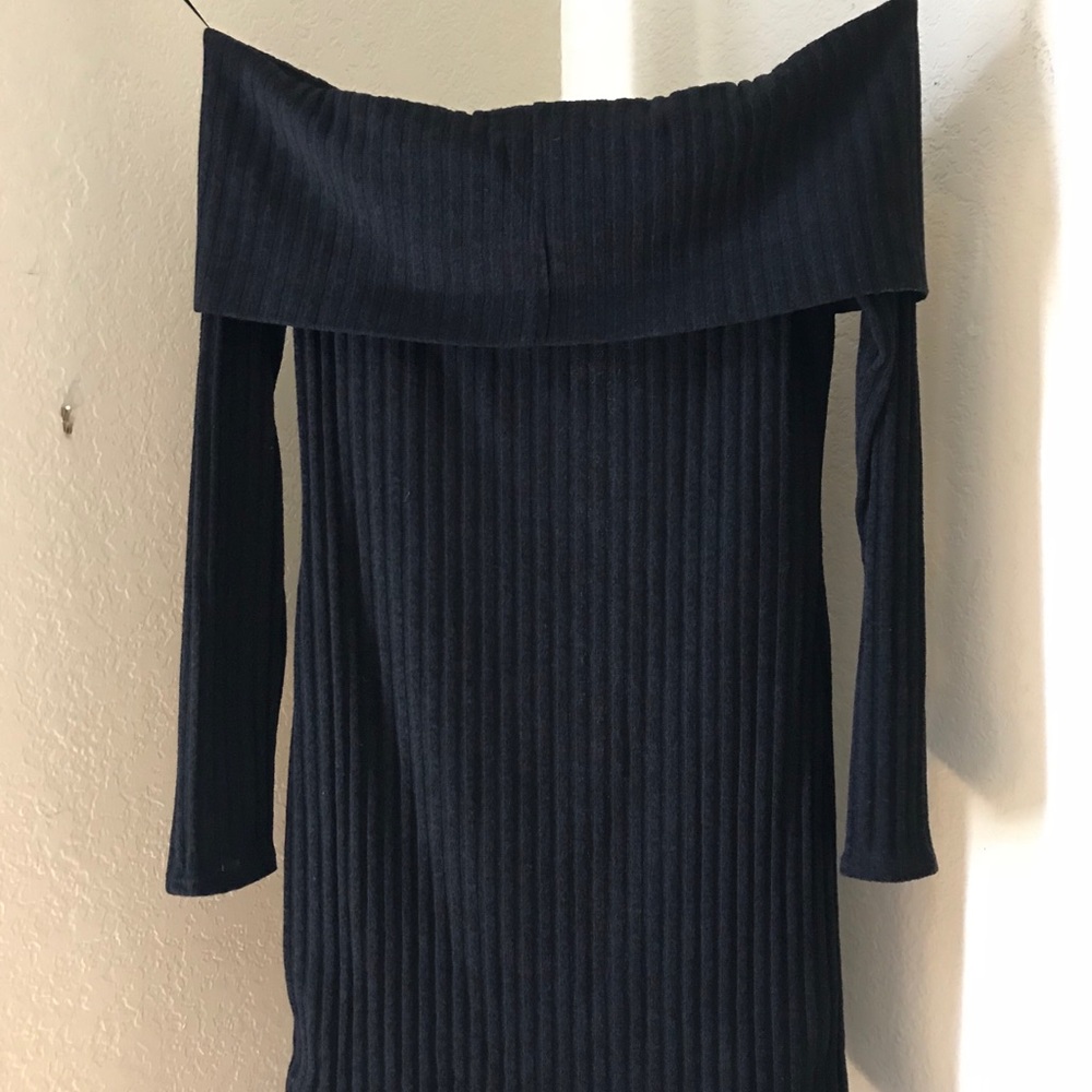 2 Off the shoulder, Mini-Dresses